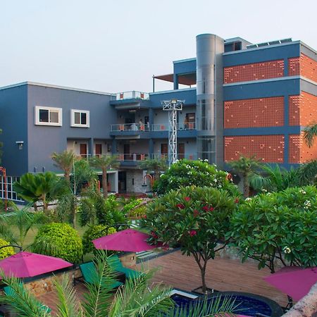 Krishna Riverside Resort Vasad Esterno foto
