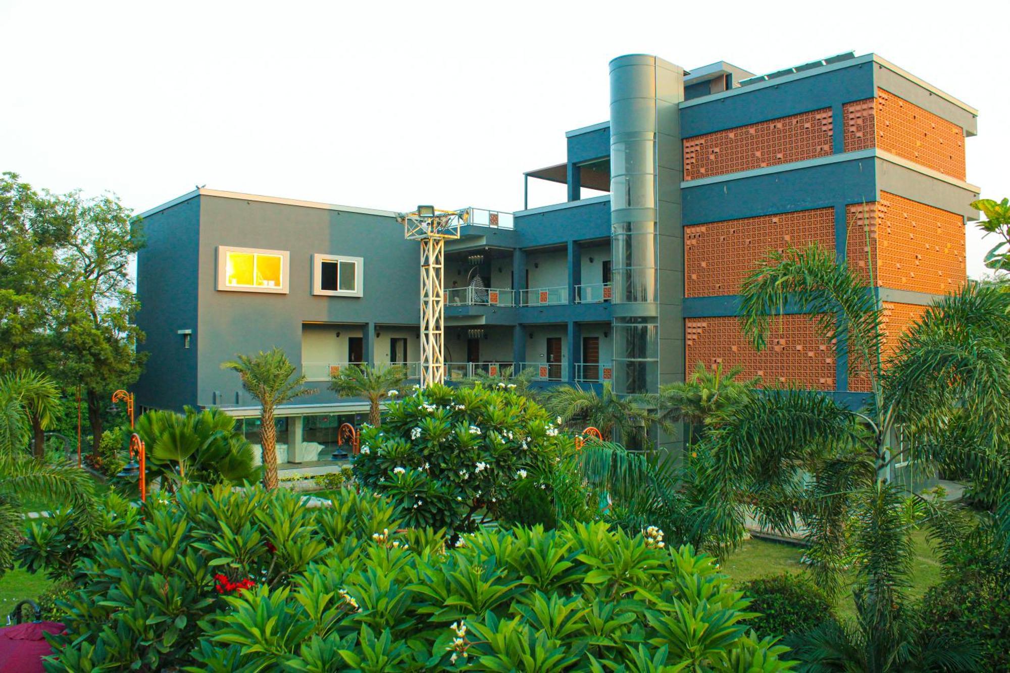Krishna Riverside Resort Vasad Esterno foto