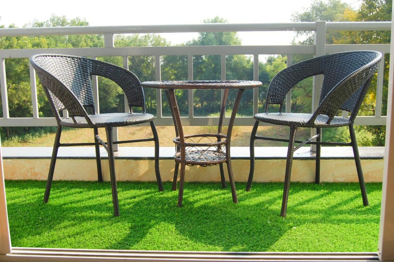 Krishna Riverside Resort Vasad Esterno foto