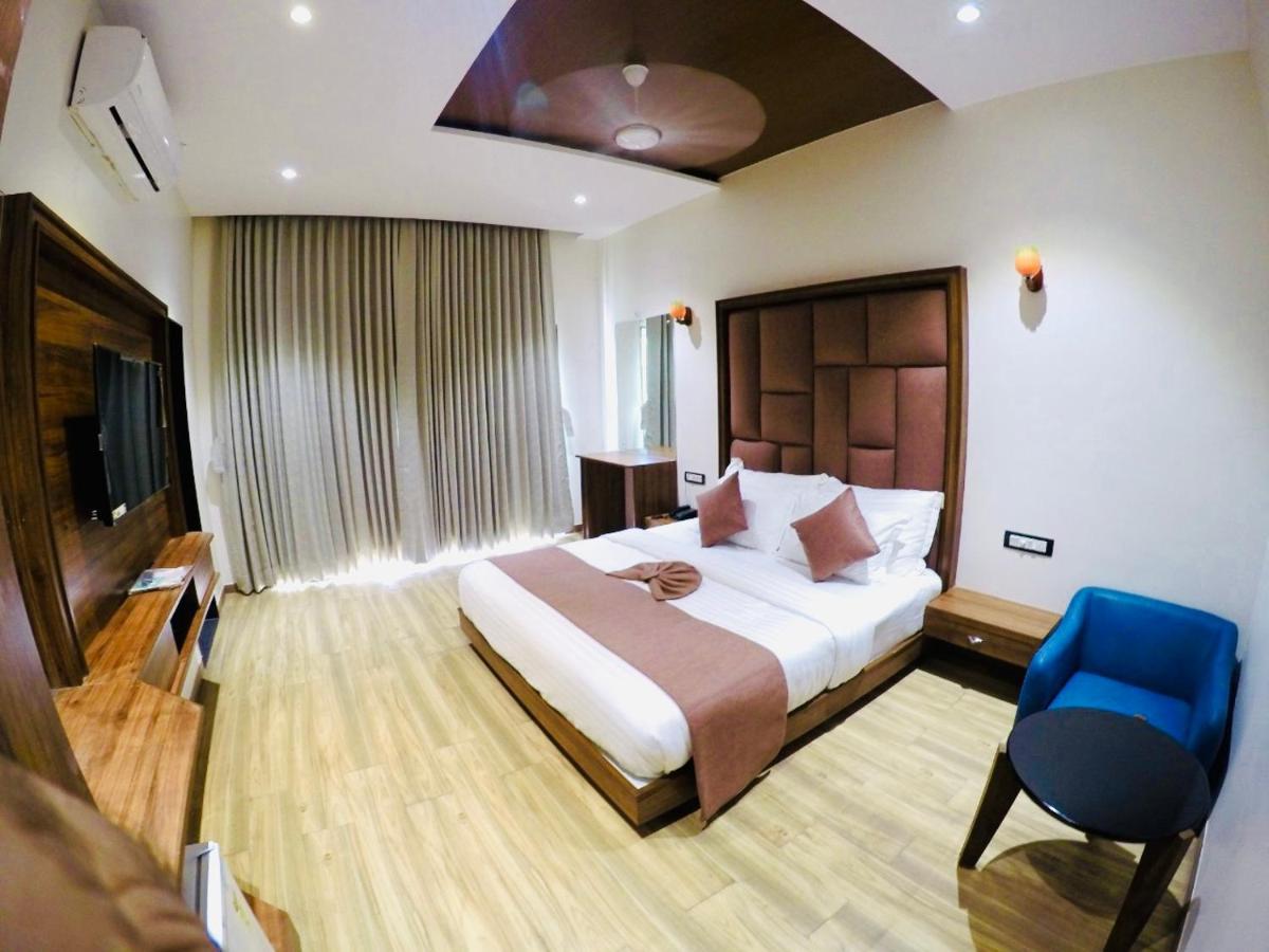 Krishna Riverside Resort Vasad Esterno foto