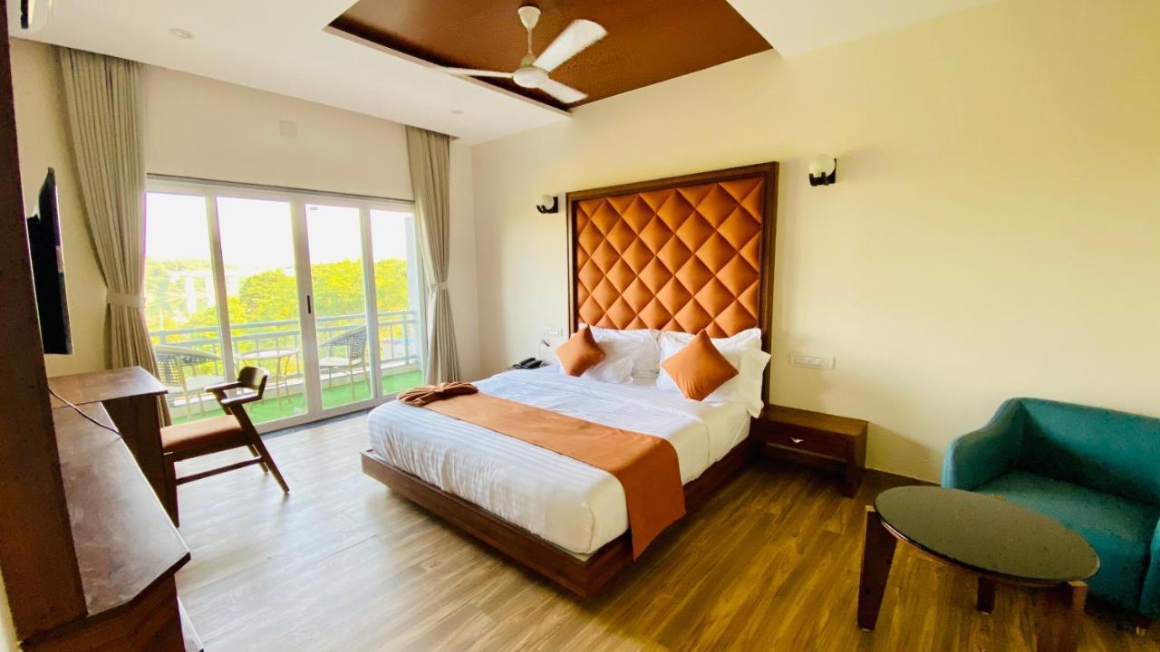 Krishna Riverside Resort Vasad Esterno foto