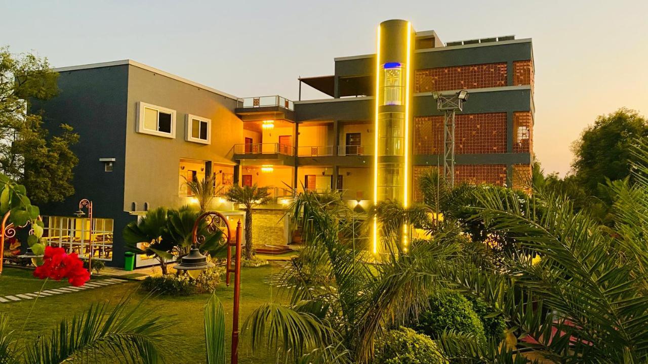 Krishna Riverside Resort Vasad Esterno foto