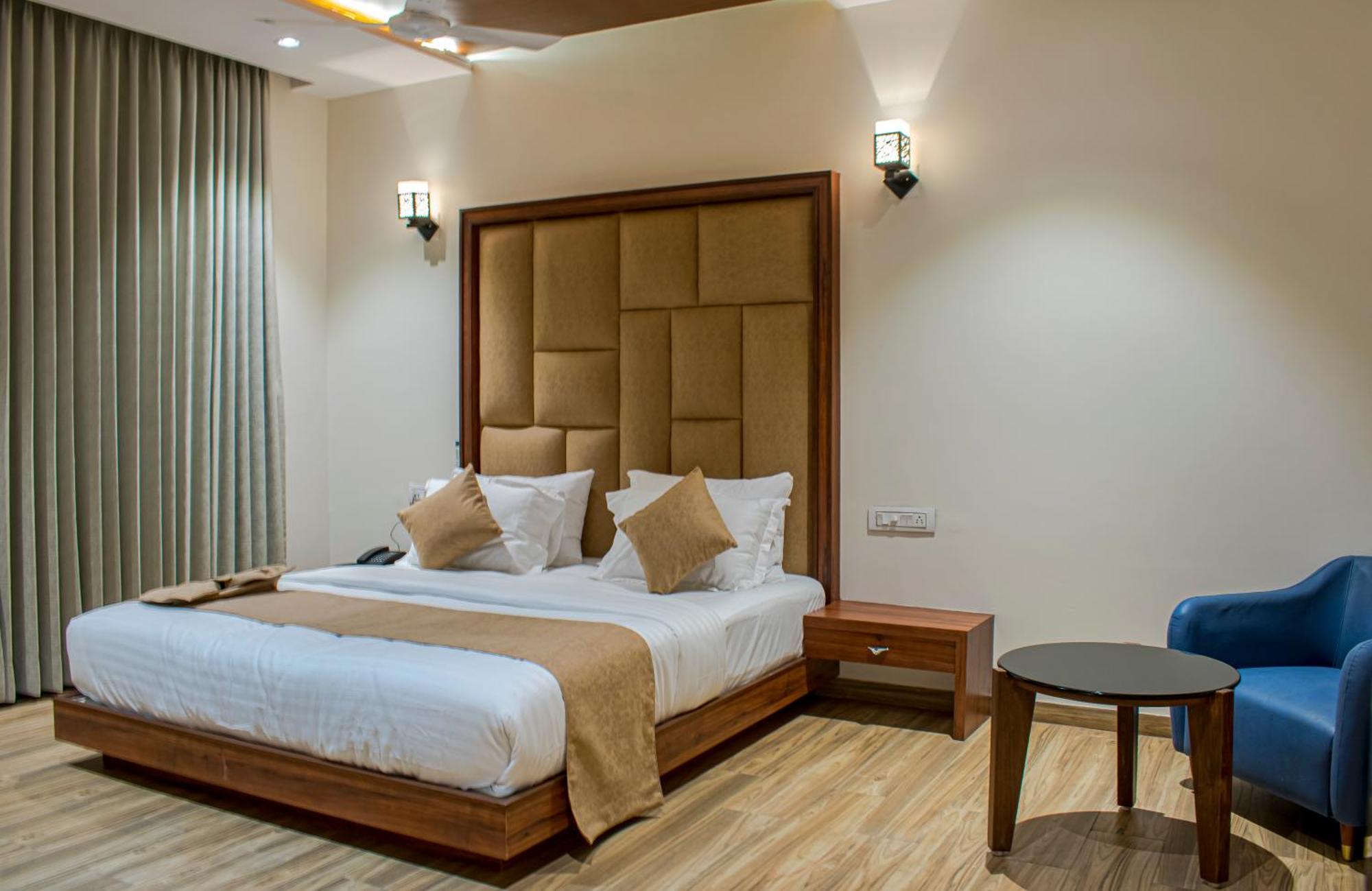 Krishna Riverside Resort Vasad Esterno foto
