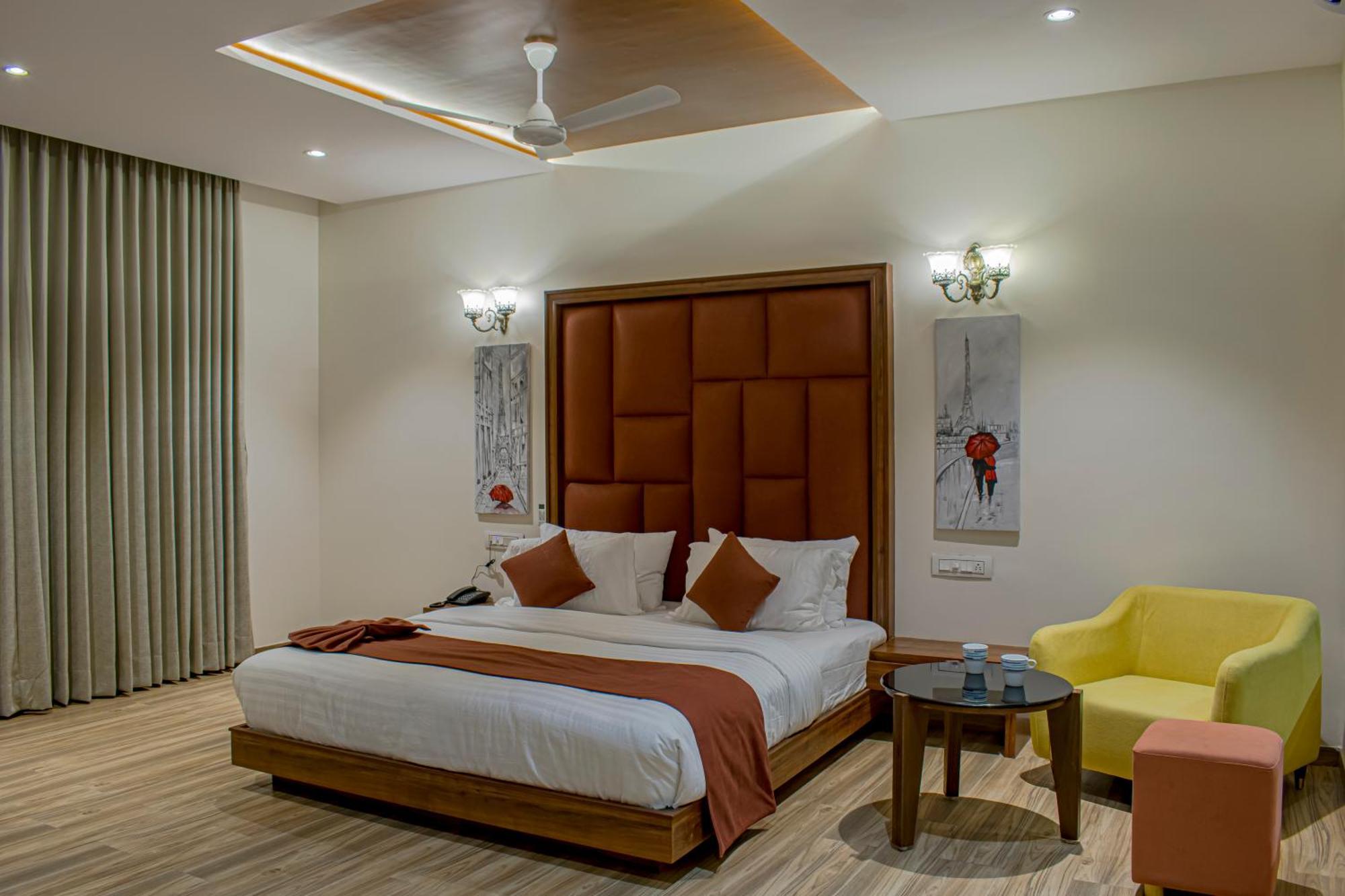 Krishna Riverside Resort Vasad Esterno foto