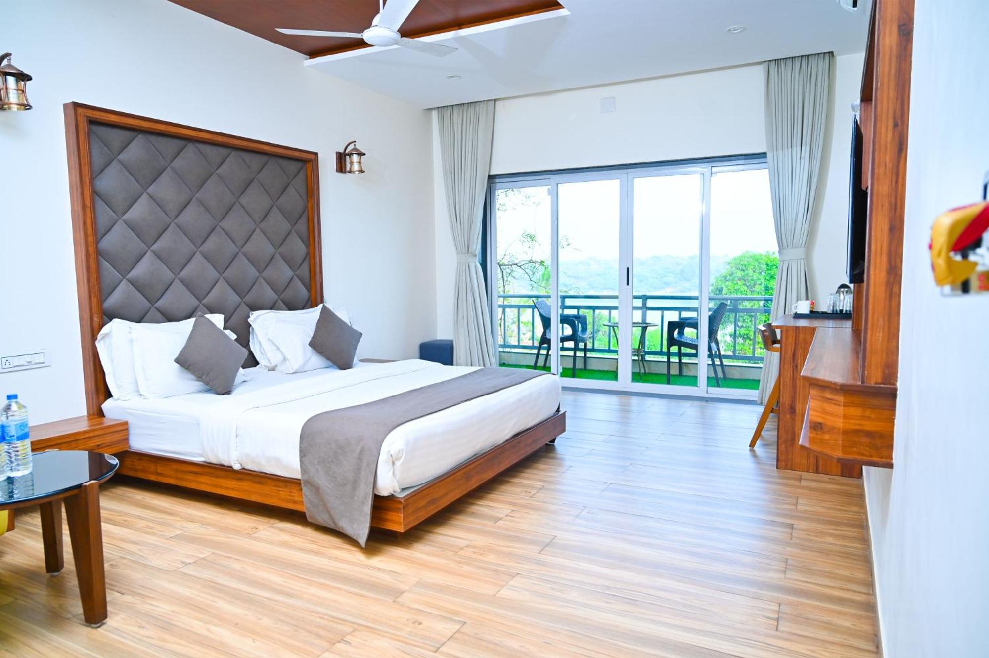 Krishna Riverside Resort Vasad Esterno foto