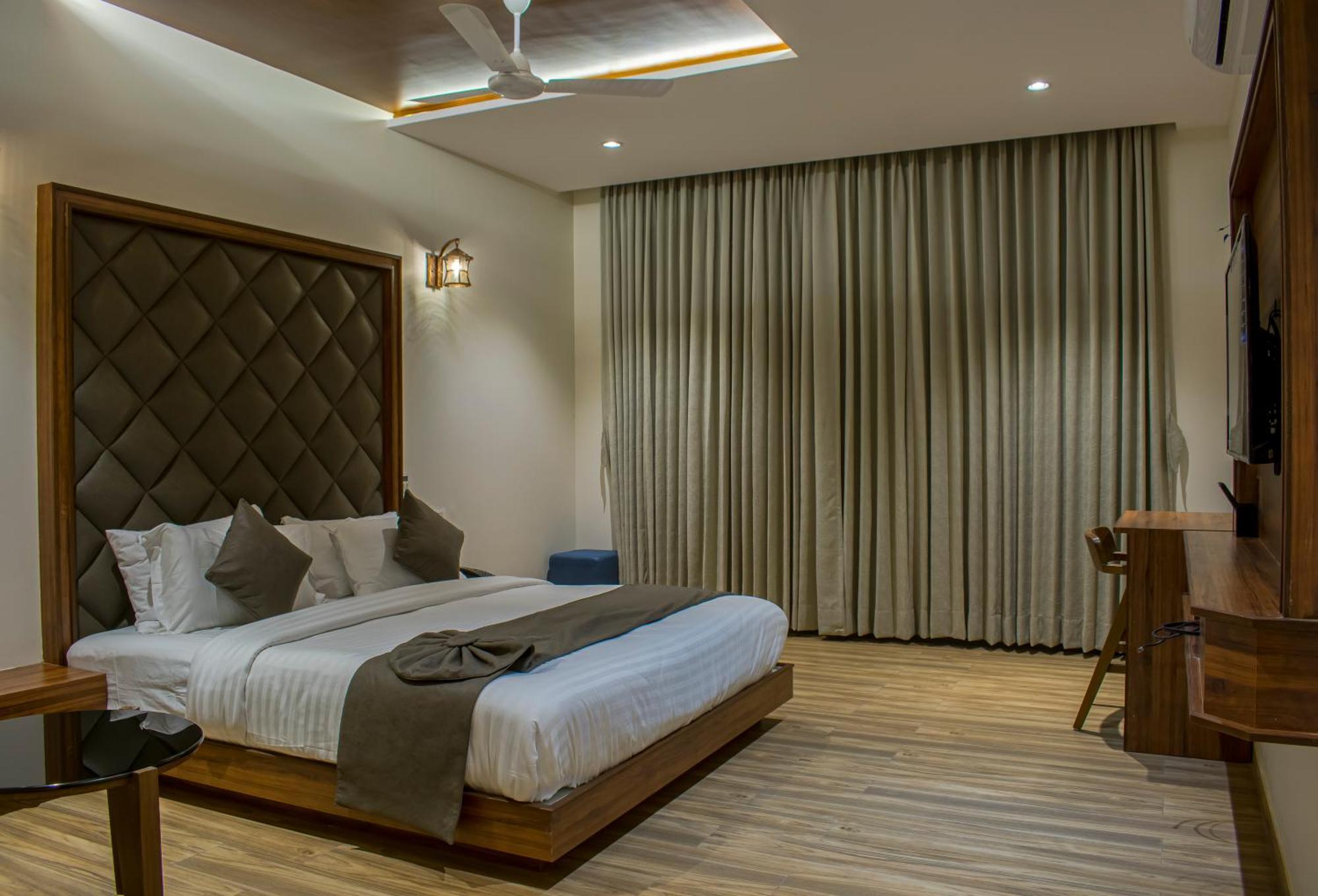 Krishna Riverside Resort Vasad Esterno foto