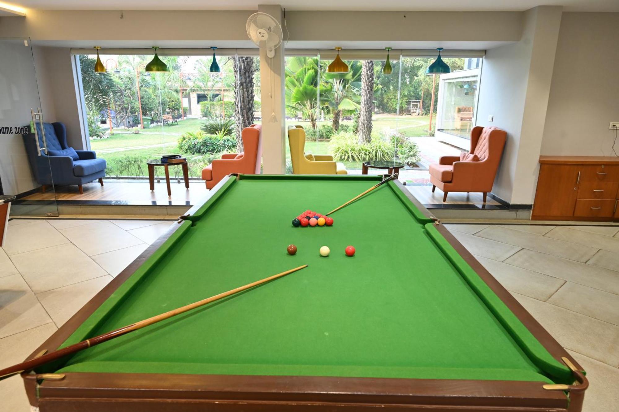 Krishna Riverside Resort Vasad Esterno foto