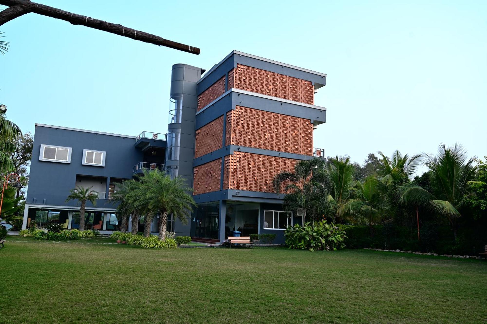Krishna Riverside Resort Vasad Esterno foto