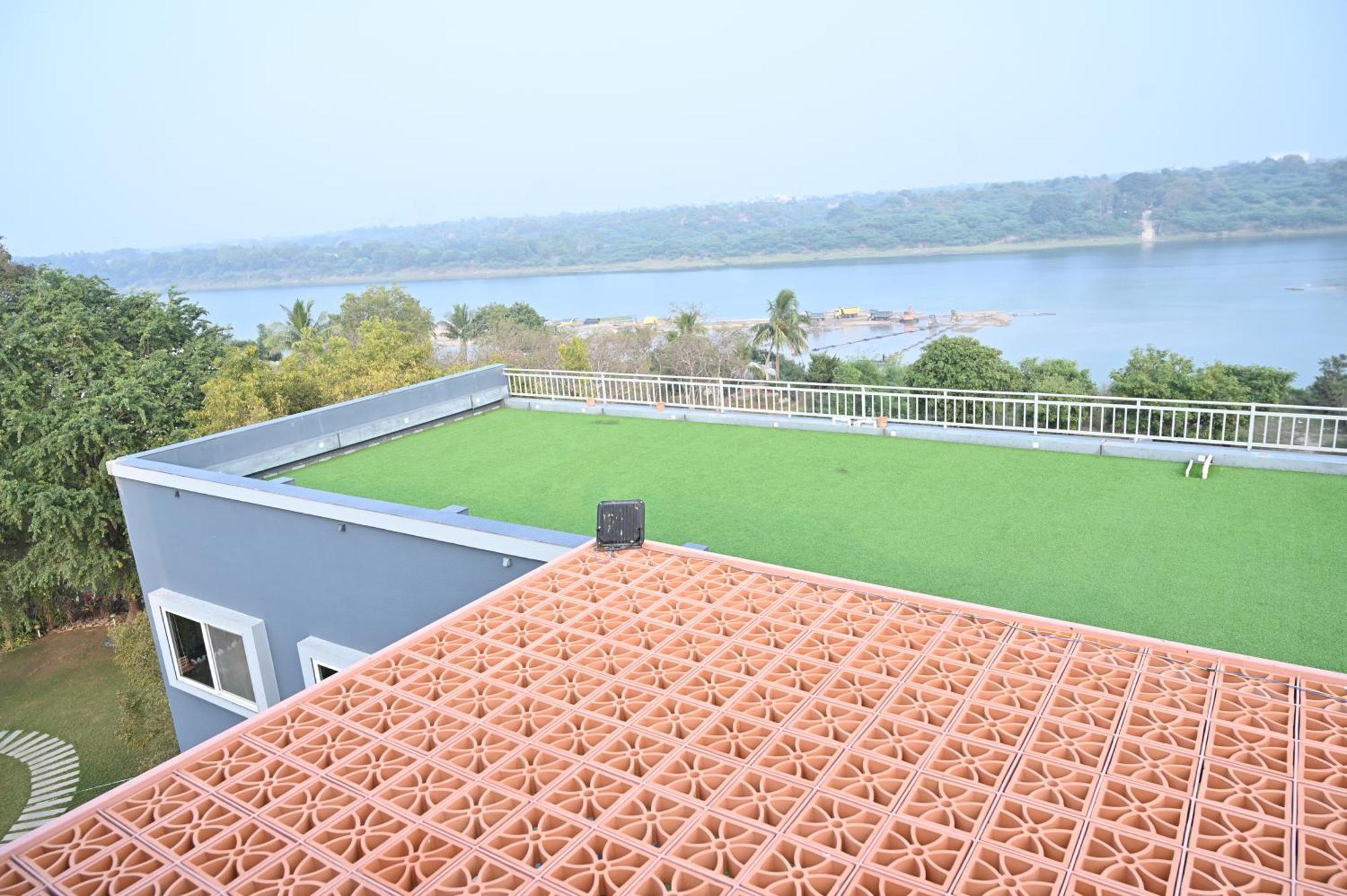 Krishna Riverside Resort Vasad Esterno foto