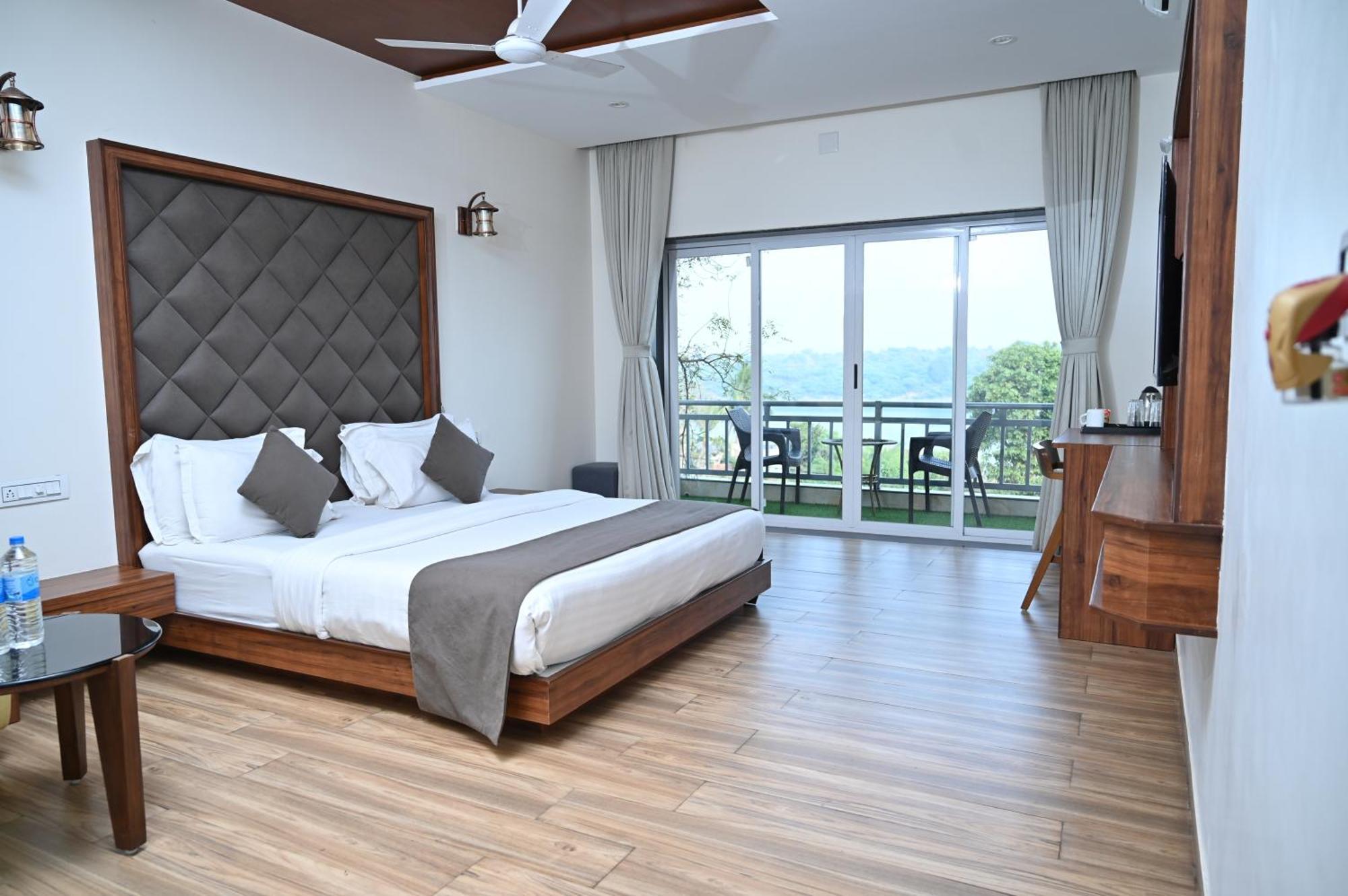 Krishna Riverside Resort Vasad Esterno foto