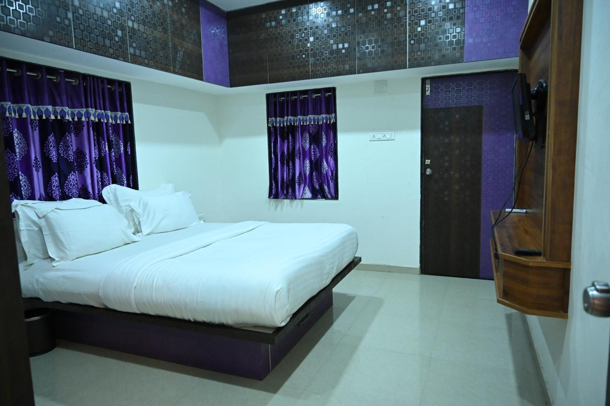 Krishna Riverside Resort Vasad Esterno foto