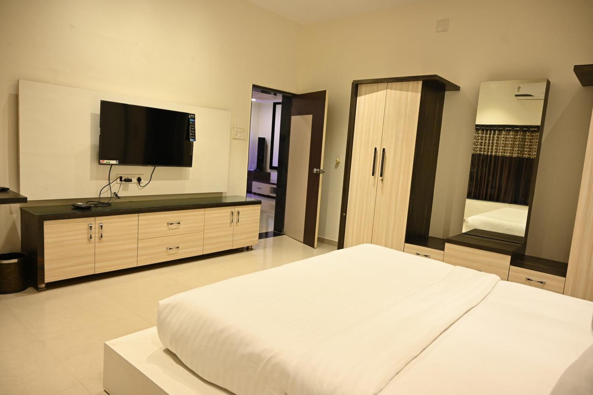 Krishna Riverside Resort Vasad Esterno foto